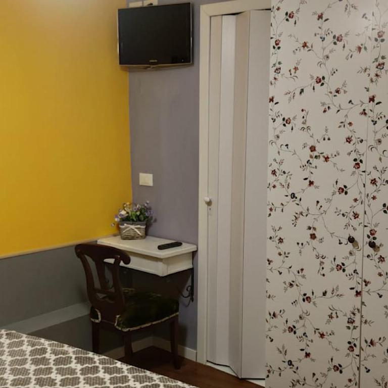 Guest House Bike & Relax Finale Ligure - Camera Matrimoniale con Bagno Privato - senza Finestre - 5