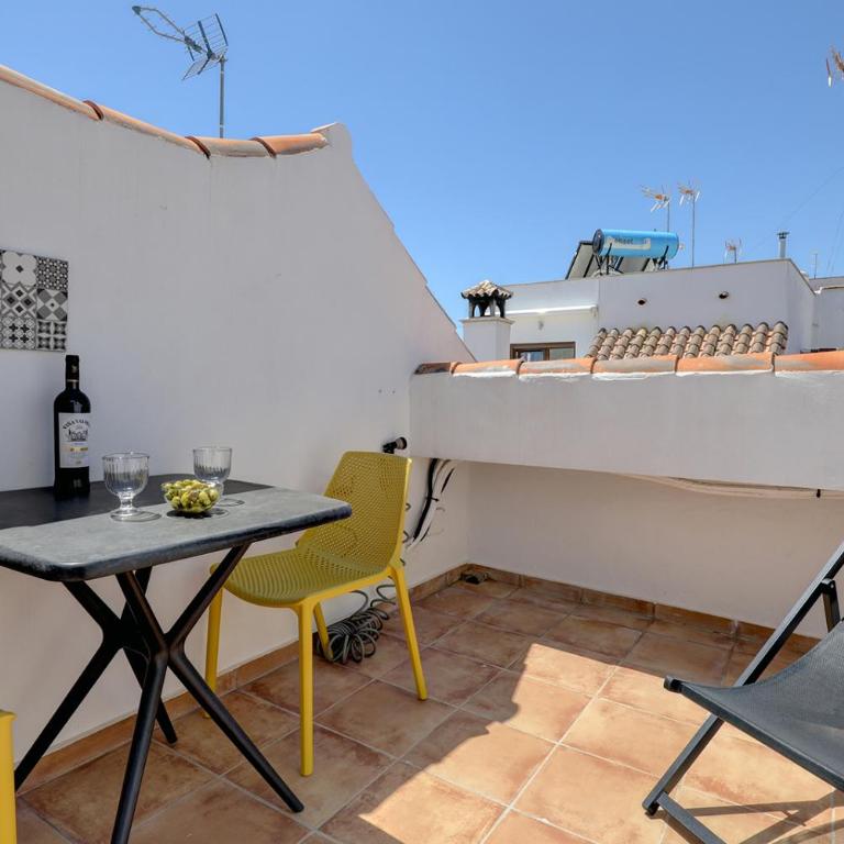 Authentic Andalusian Townhouse - Private Roof Terrace - 5min Beach - Casa con 1 dormitorio - 5