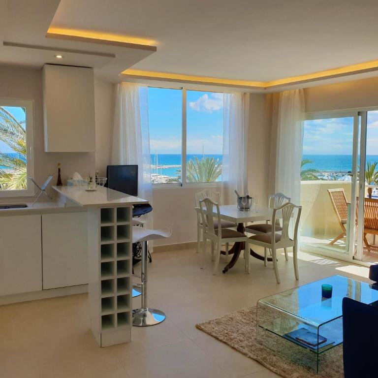 FANTASTIC APARTMENT IN FRONT OF THE SEA & MARINA - Apartamento de 2 dormitorios - 2