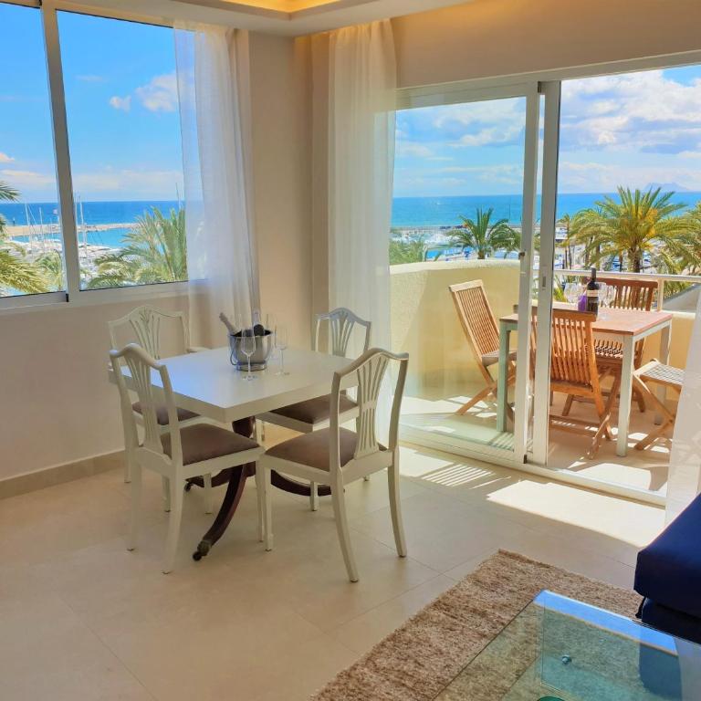 FANTASTIC APARTMENT IN FRONT OF THE SEA & MARINA - Apartamento de 2 dormitorios - 3