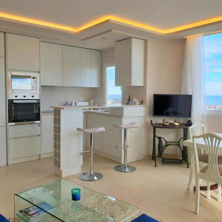 FANTASTIC APARTMENT IN FRONT OF THE SEA & MARINA - Apartamento de 2 dormitorios - 6
