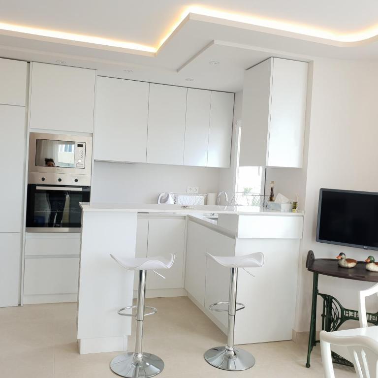 FANTASTIC APARTMENT IN FRONT OF THE SEA & MARINA - Apartamento de 2 dormitorios - 10
