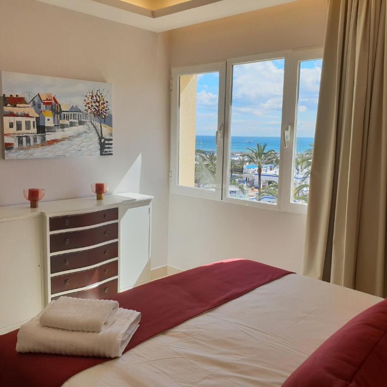 FANTASTIC APARTMENT IN FRONT OF THE SEA & MARINA - Apartamento de 2 dormitorios - 11