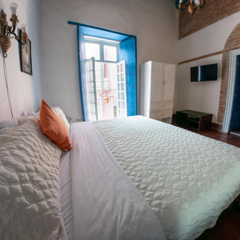 Alonso53 - King Room with Balcony - 5