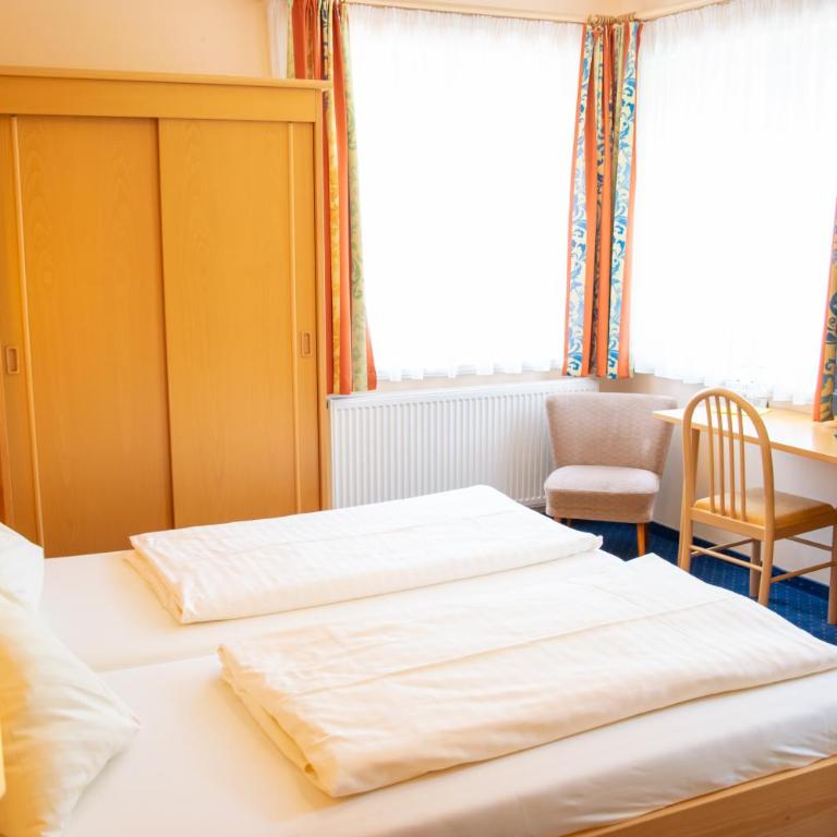 Strandhotel Burgstaller - Doppelzimmer mit Balkon - 3