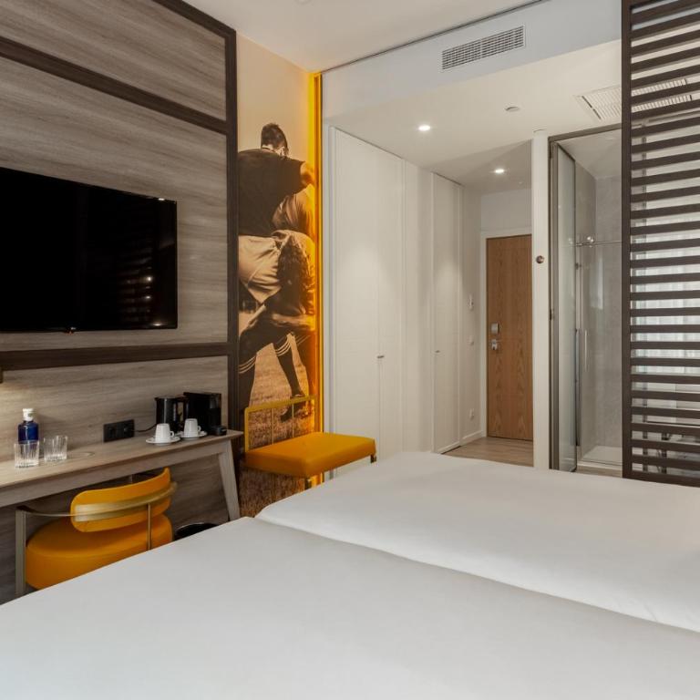 Pestana CR7 Gran Vía Madrid - Habitación Premium con vistas - 6