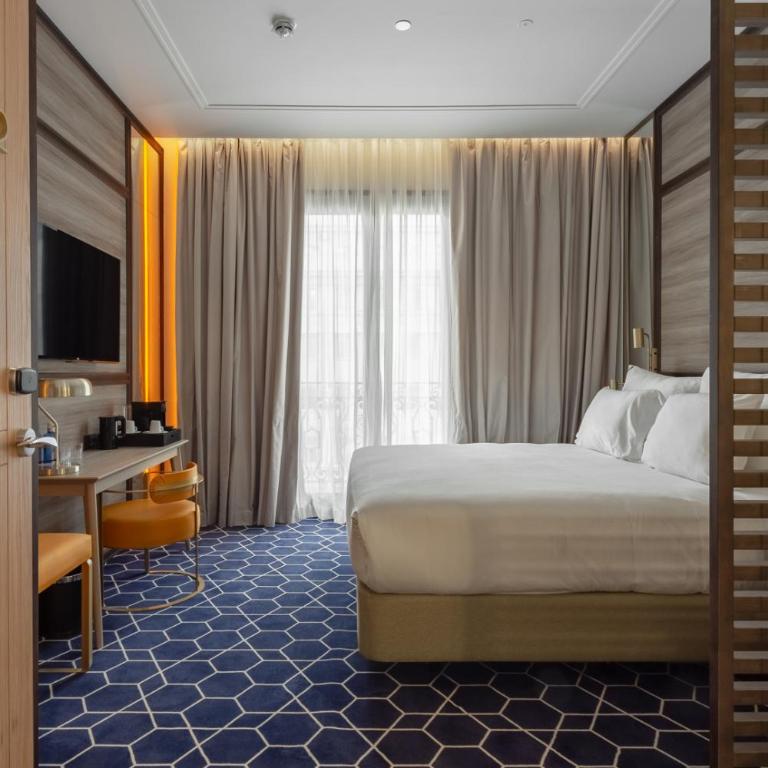 Pestana CR7 Gran Vía Madrid - Habitación Premium con vistas - 5