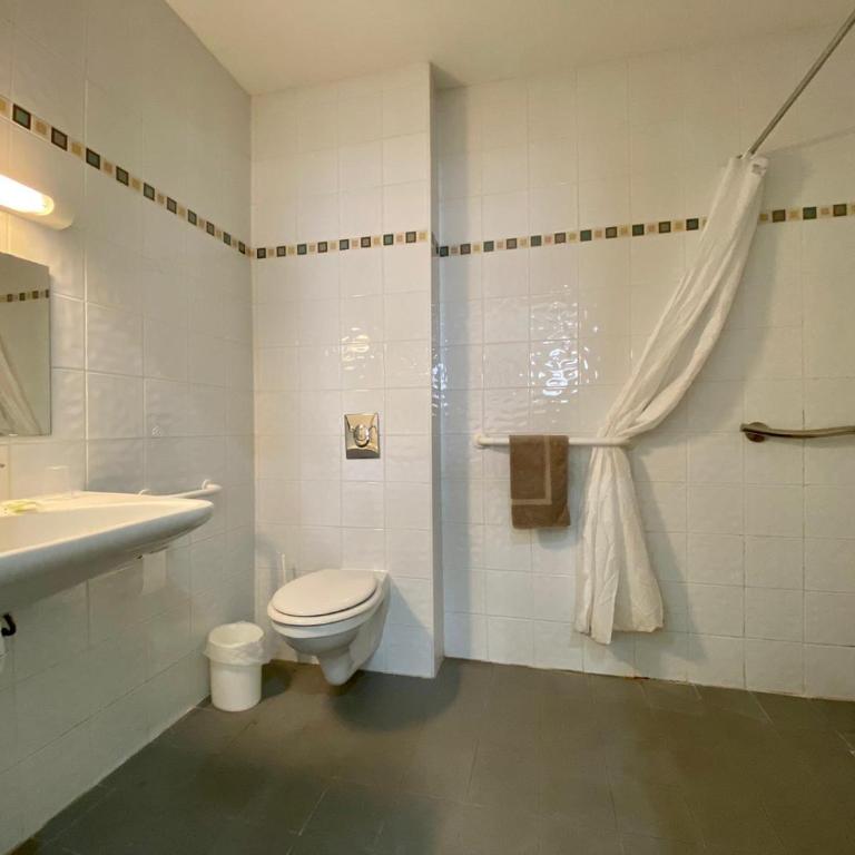 Hotel Myriam Vias Plage - Chambre Triple - Accessible aux Personnes à Mobilité Réduite - 10