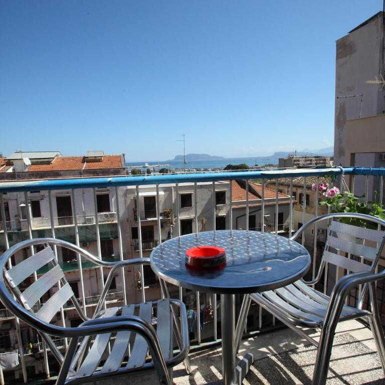 Accardi House Searooms - Deluxe Double Room with Balcony and Sea View - 5