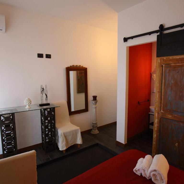 Accardi House Searooms - Deluxe Double Room with Balcony and Sea View - 5