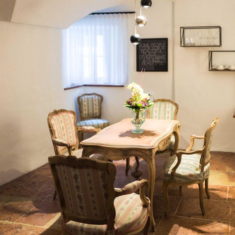 Altstadt Hotel Stadtkrug - Ferienwohnung für Familien (2-4 Gäste=70 m², 5-6 Gäste=90 m²) - 2