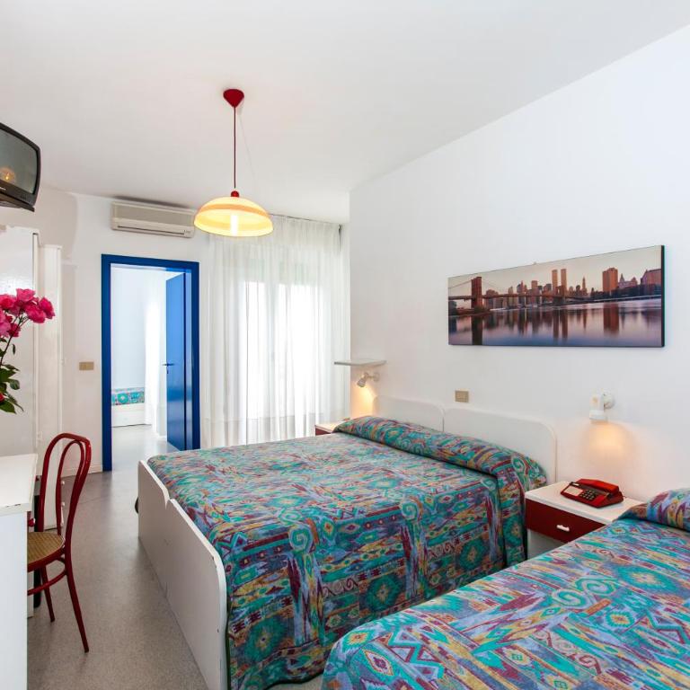 Hotel Wally - Camera Quadrupla Comfort - 3