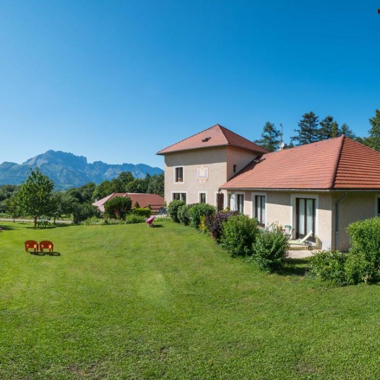 "La Combe Fleurie" Appartements & Chambres - Maison 8 Chambres - 1