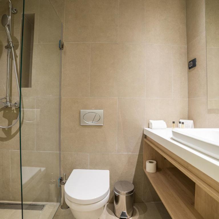 Hotel Admiral - Standardna Dvokrevetna Soba sa Bračnim Krevetom/Zasebnim Krevetima - 6