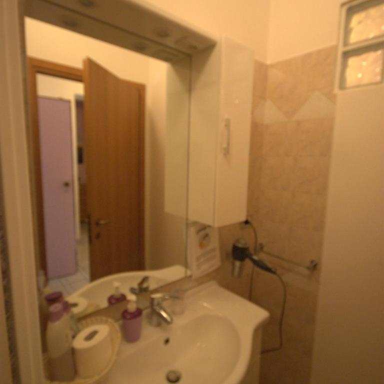 B&B Vittorio Emanuele - Camera Matrimoniale con Bagno Privato Esterno - 14