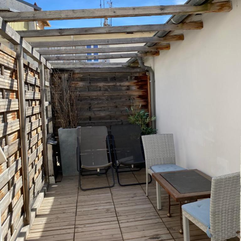 Intérieurs-Cour - Appartement avec Terrasse - 1