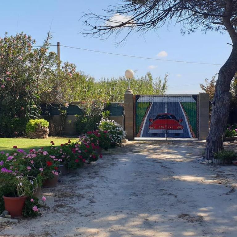 En Finca Las Dunas dos Chalets con jacuzzis en primera linea de playa , uno de 4 dormitorios y otro de 2 dormitorios, Llama al Seiscientos veintisiete Cuatrocientos diecisiete Trescientos noventa y ocho - Bungalow frente a la playa - 3