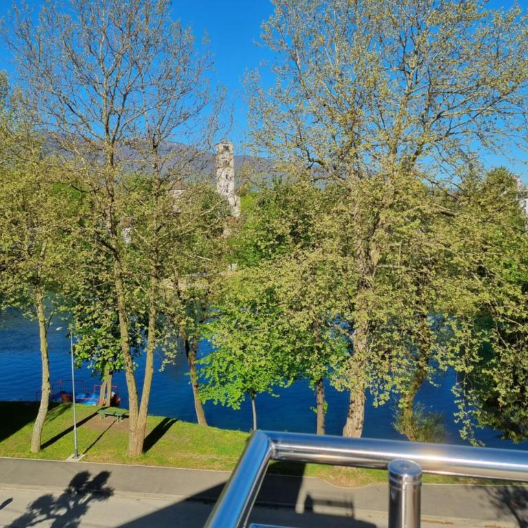 City Bridge Guest House - Triple Room with Balcony and River View - 1