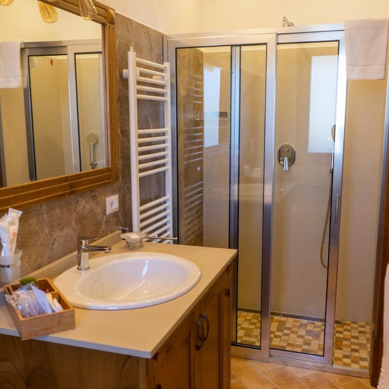 Relais Country House - Triple Room with Terrace - 7