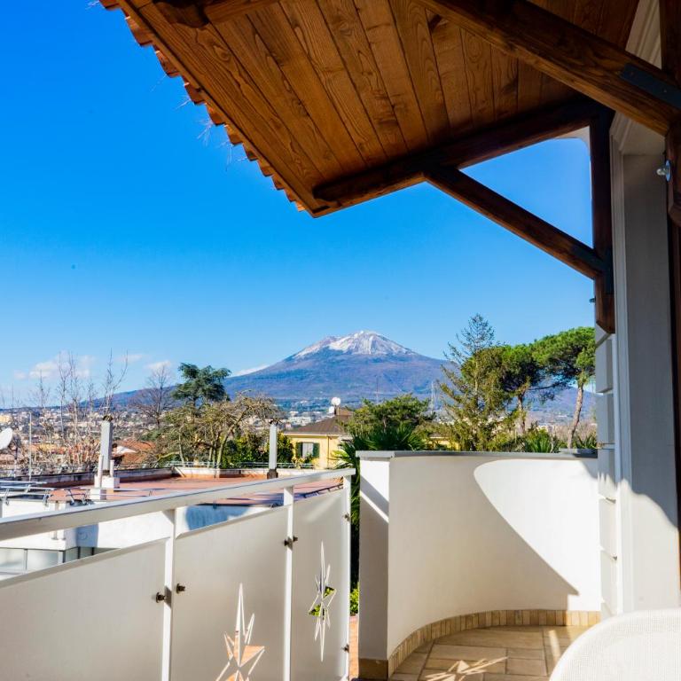 Relais Country House - Triple Room with Terrace - 3