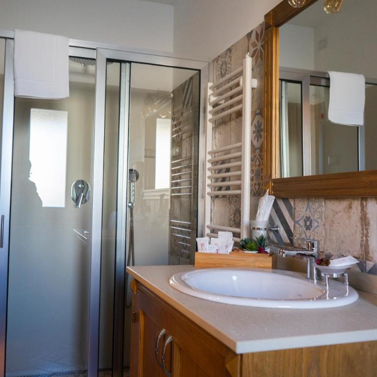 Relais Country House - Triple Room with Terrace - 11