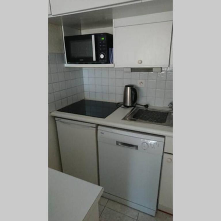 T2 climatisé à 5 minutes à pied de la plage avec parking, piscine et wifi - Appartamento con 1 Camera da Letto - 11