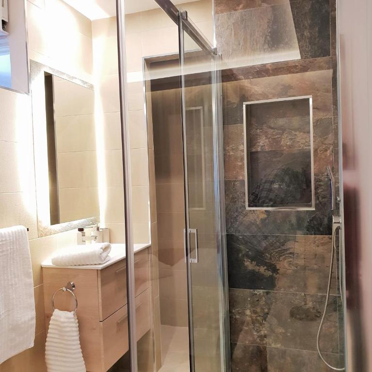 FANTASTIC APARTMENT B IN FRONT OF THE SEA & MARINA - Apartamento de 2 dormitorios - 23