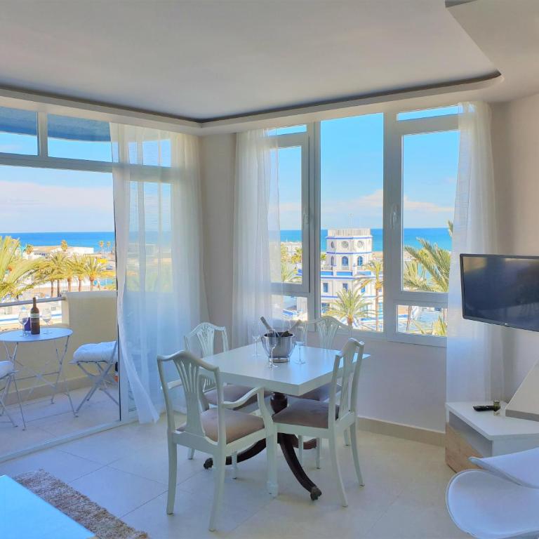 FANTASTIC APARTMENT B IN FRONT OF THE SEA & MARINA - Apartamento de 2 dormitorios - 12