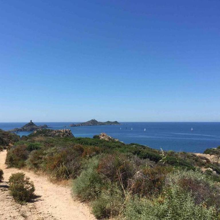 Ajaccio magnifique T2 neuf 40m2 avec balcon au Trottel 4 couchages wifi Clim parking plage à pieds 100m - Apartment mit 1 Schlafzimmer - 54