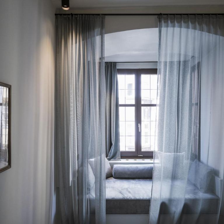 Altstadthotel Weisses Kreuz - Medium Doppelzimmer mit Blick auf das Goldene Dachl - 5
