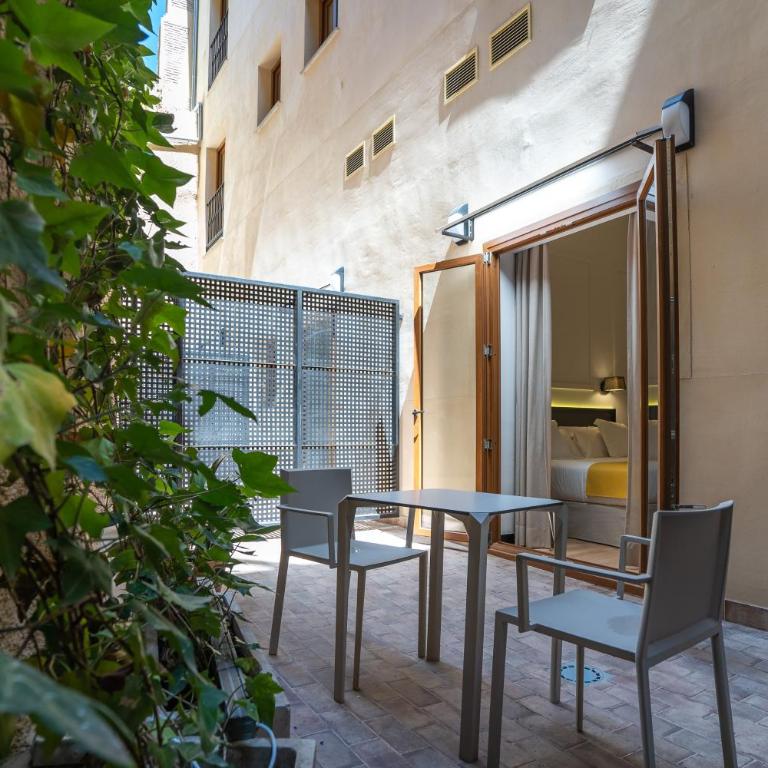 Hotel Boutique Puerta de las Granadas - Chic & Patio Room (Ground Floor) - 1