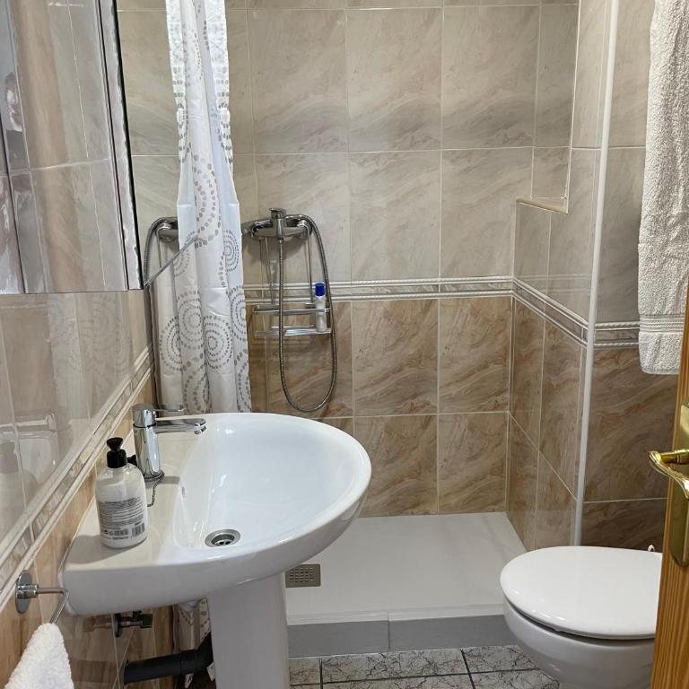 Apartamento en Plaza Triangular y muy cerca de la playa - Three-Bedroom Apartment - 8