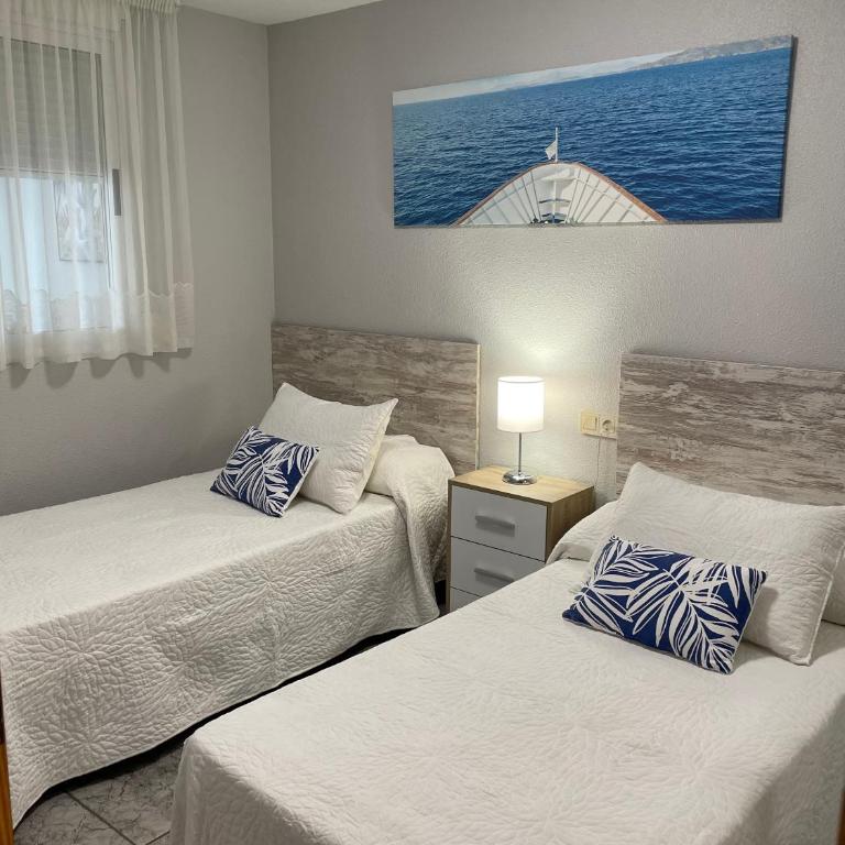 Apartamento en Plaza Triangular y muy cerca de la playa - Three-Bedroom Apartment - 5