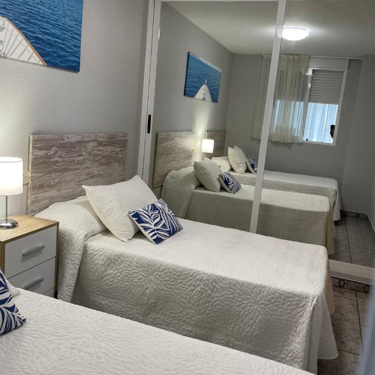 Apartamento en Plaza Triangular y muy cerca de la playa - Three-Bedroom Apartment - 4