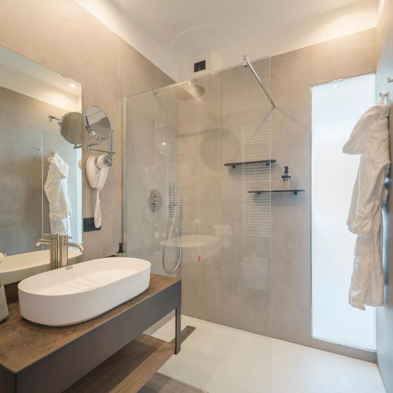 Hotel Vinci - Suite King con Vasca Idromassaggio - 3