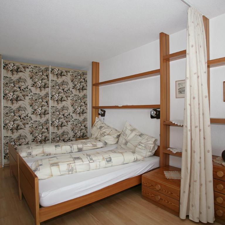 Baron / Baronesse Apartments - Standard Studio - 11