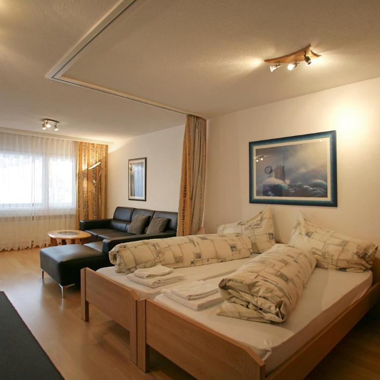 Baron / Baronesse Apartments - Standard Studio - 2