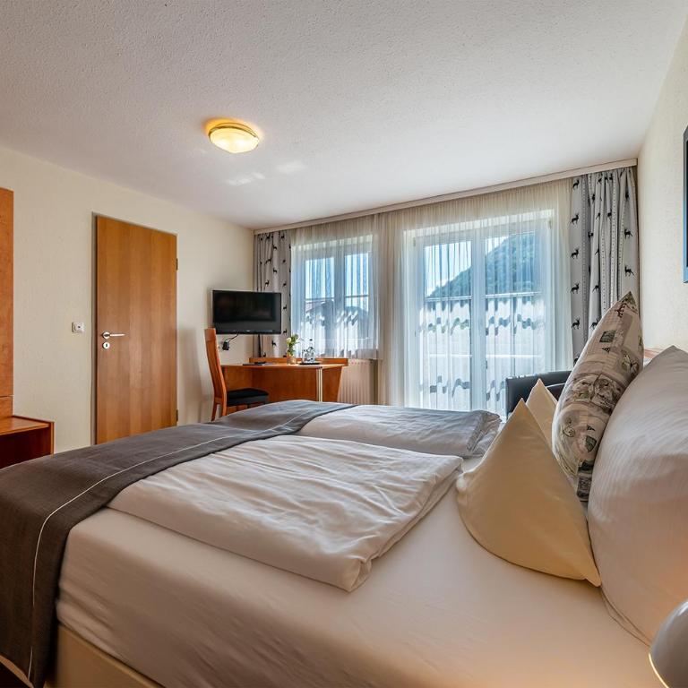 Hotel Neudeck - Doppelzimmer mit Balkon - 4