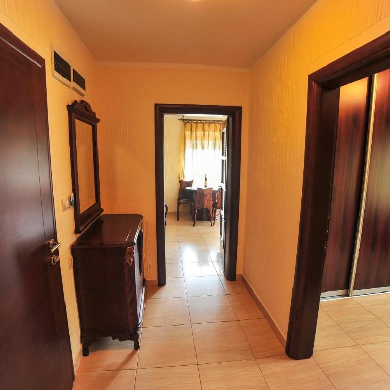 Villa Dolphin Apartments - Classic Two-Bedroom Apartment with Sea View - 3