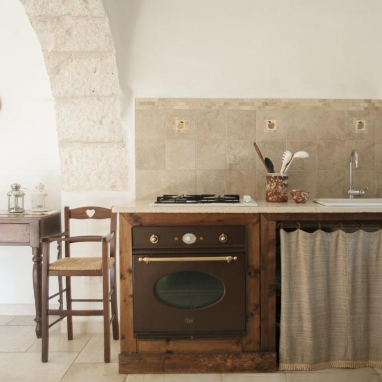Trulli sul vignale in Masseria Santalachicca - Two-Bedroom House - 18