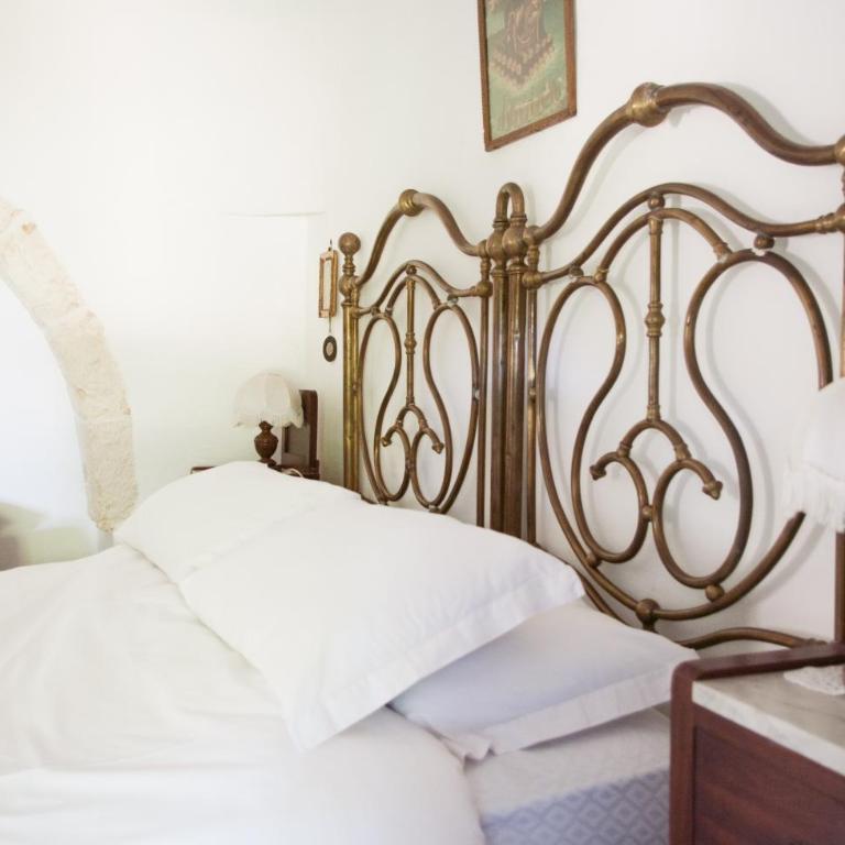 Trulli sul vignale in Masseria Santalachicca - Two-Bedroom House - 3