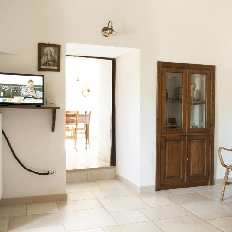 Trulli sul vignale in Masseria Santalachicca - Two-Bedroom House - 14