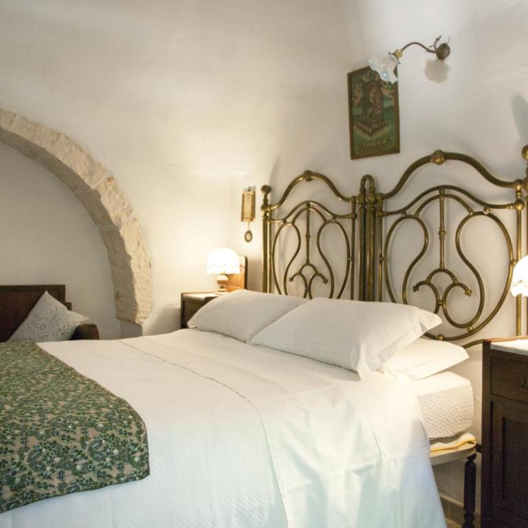 Trulli sul vignale in Masseria Santalachicca - Two-Bedroom House - 2