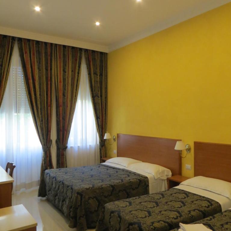 Hotel Silva - Triple Room - 10