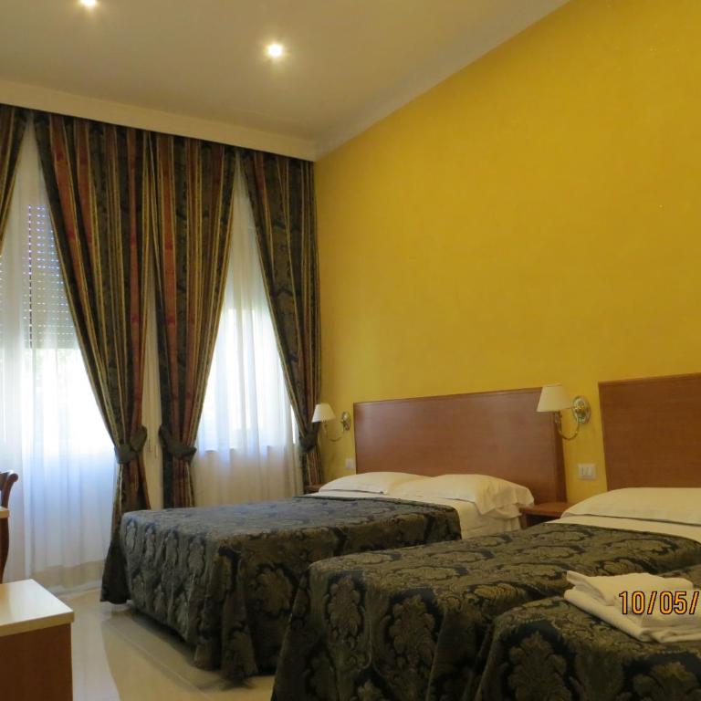 Hotel Silva - Triple Room - 11