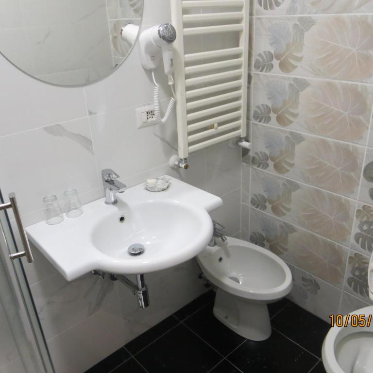 Hotel Silva - Triple Room - 13