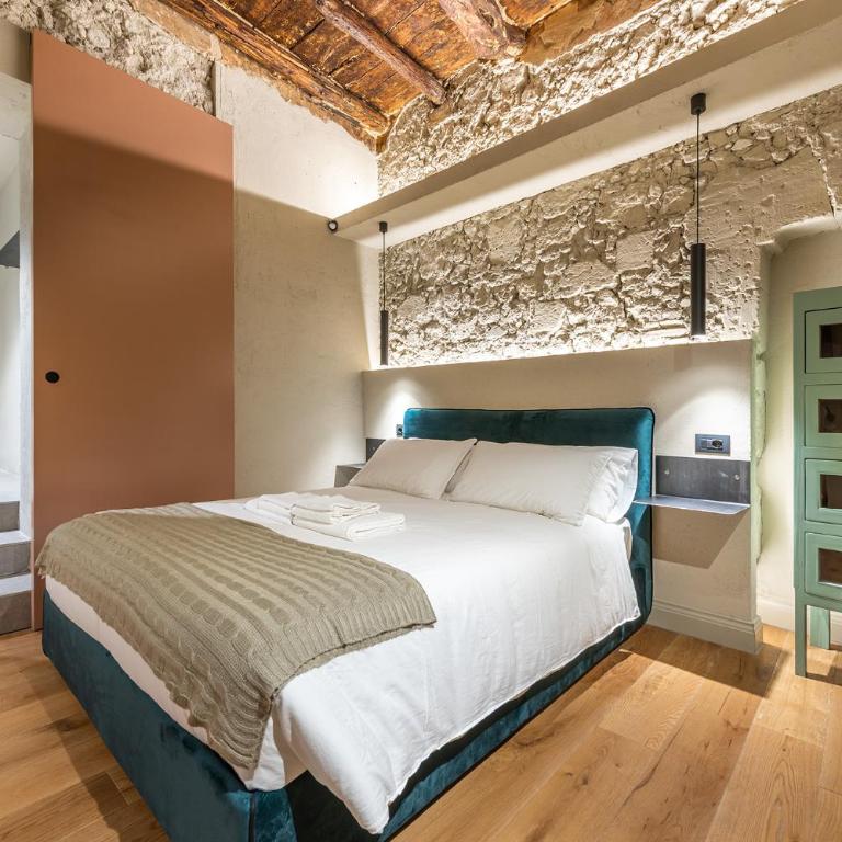 P 25 - Double Room with Private Bathroom - 1