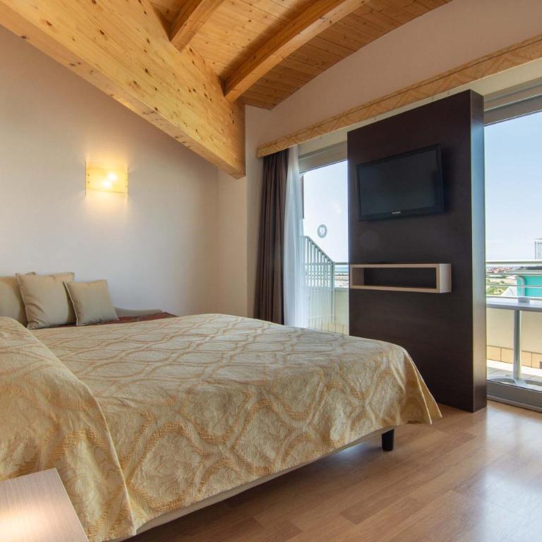 Park Hotel Pineta Boutique Hotel - Camera Matrimoniale Deluxe con Vista Mare Laterale - 2