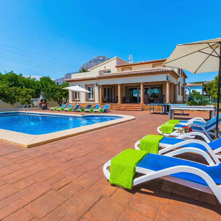 Villa Alvaro by Villa Plus - Villa - 4