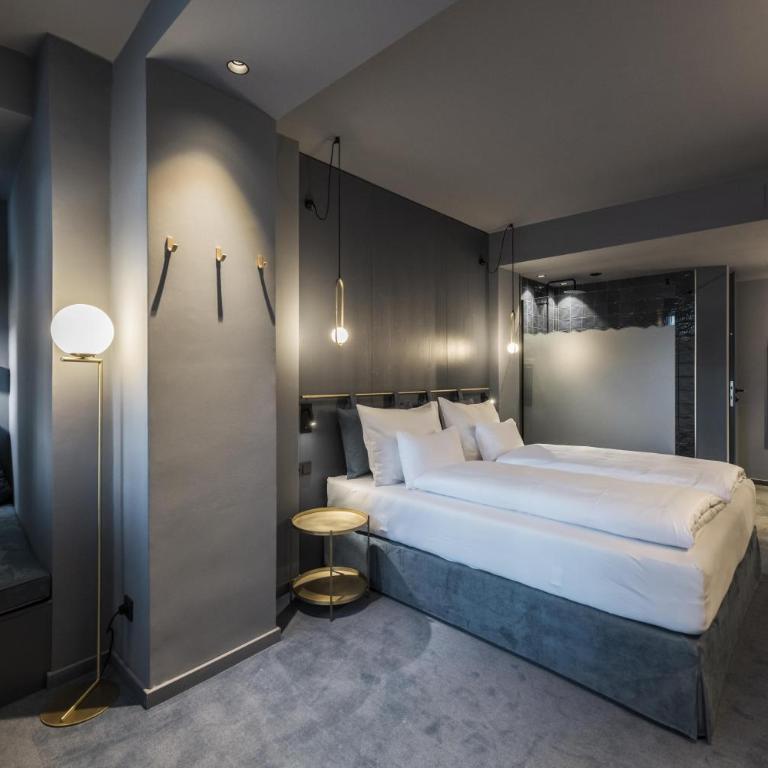 Altstadthotel Weisses Kreuz - Doppelzimmer mit Balkon - 7